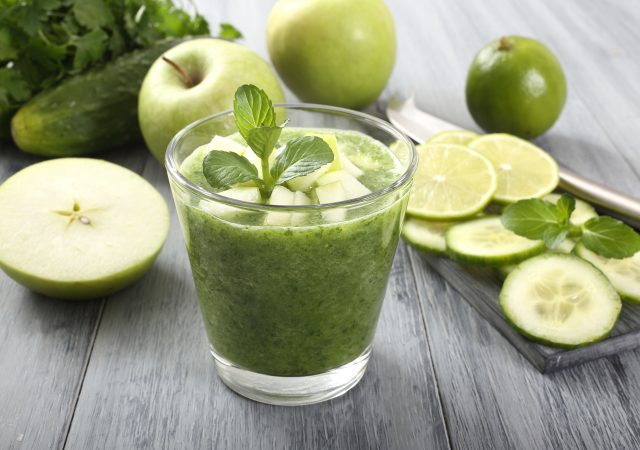 kombucha smoothie - kombucha - smoothie - recipe - mint - apple - cucumber - probiotic - gut health - healthy gut - healthy bacteria