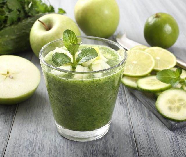 kombucha smoothie - kombucha - smoothie - recipe - mint - apple - cucumber - probiotic - gut health - healthy gut - healthy bacteria