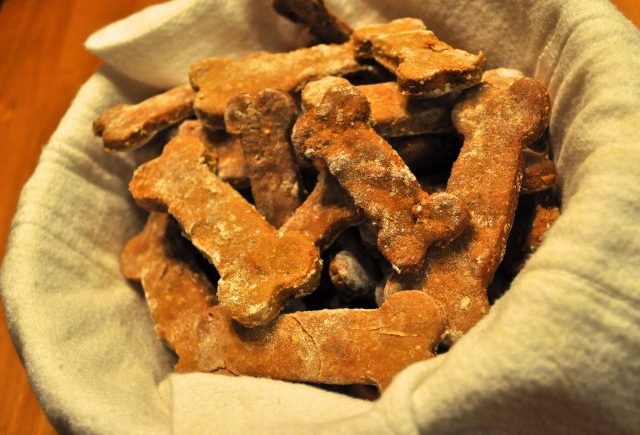 carrot apple dog treats - organic - dog treats - recipe - pet food - pets - recipes - homemade dog food