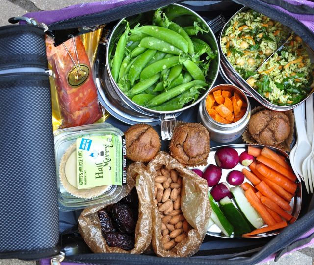 healthy Travel Snacks - travel - road trip - airplane ride - trip - c=vacation - snacks -healthy eating - clean food - kids food