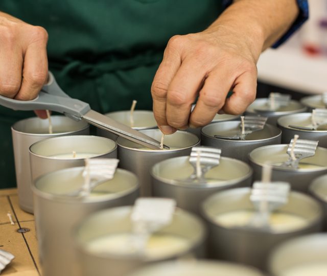 DIY candle making - DIY candles - how to make candles - candle making class - diy candles - hand poured candles - homemade candles - make your own candles - how to make candles