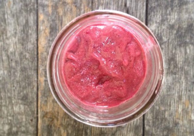 organic smoothie recipe - organic smoothie - organic media network - berry smoothie - strawberry smoothie - organic berry smoothie recipe