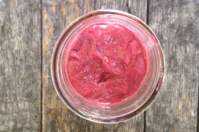 organic smoothie recipe - organic smoothie - organic media network - berry smoothie - strawberry smoothie - organic berry smoothie recipe