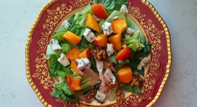 chicken salad with peaches and blue cheese - salad - stone fruit - organic peaches - peaches - blue cheese - chicken - summer picnic - dinner - quick salad - romaine lettuce - healthy salad - easy recipe - recipe