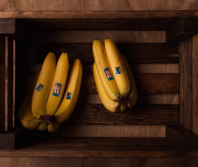 banana ripening - how a banana ripens - stages of banana ripening - ripe banana - how to ripen a banana - bananas - organic bananas - organic banana - fair trade bananas