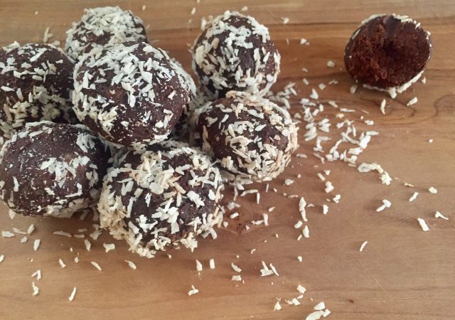 healthy chocolate avocado truffles - healthy snack - healthy dessert - avocado - truffles - recipe