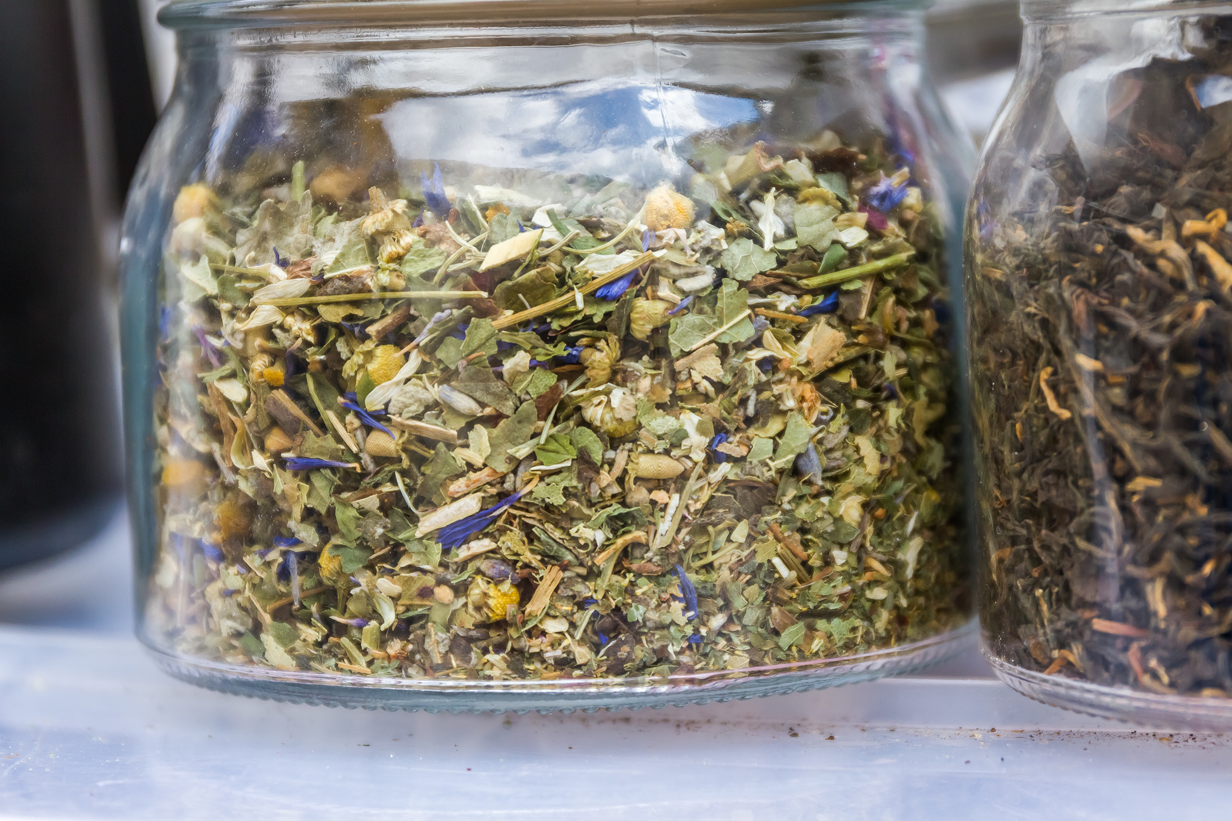 sun tea - herbal sun tea - iced tea - tea - herbal tea - summer - summertime - beverage - recipe