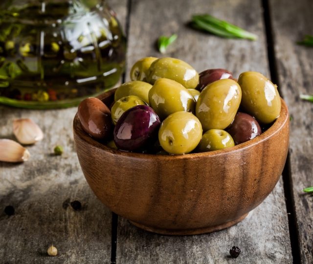 marinated mixed olives - appetizer - recipe - easy recipe - olives - snack - recipes