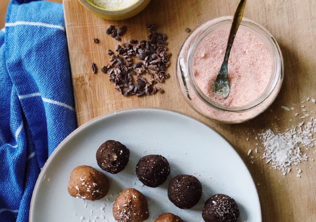 homemade energy bites - homemade energy balls - homemade snack bites - energy bites recipe - energy balls recipe - snack bites recipe - cacao energy bites - diy energy balls