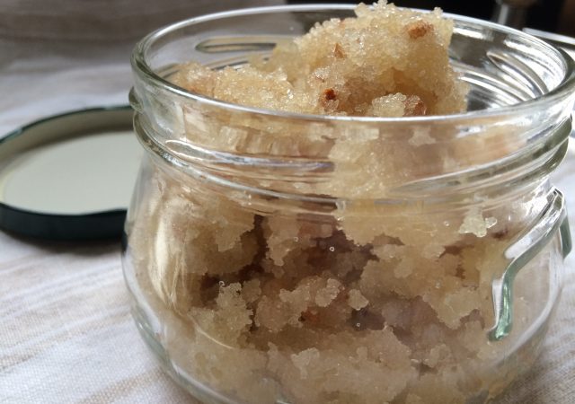 DIY Aromatherapy Body Scrub - aromatherapy sugar scrub - diy - diy sugar scrub - sugar scrub - aromatherapy - hostess gift - homemade - non-toxic