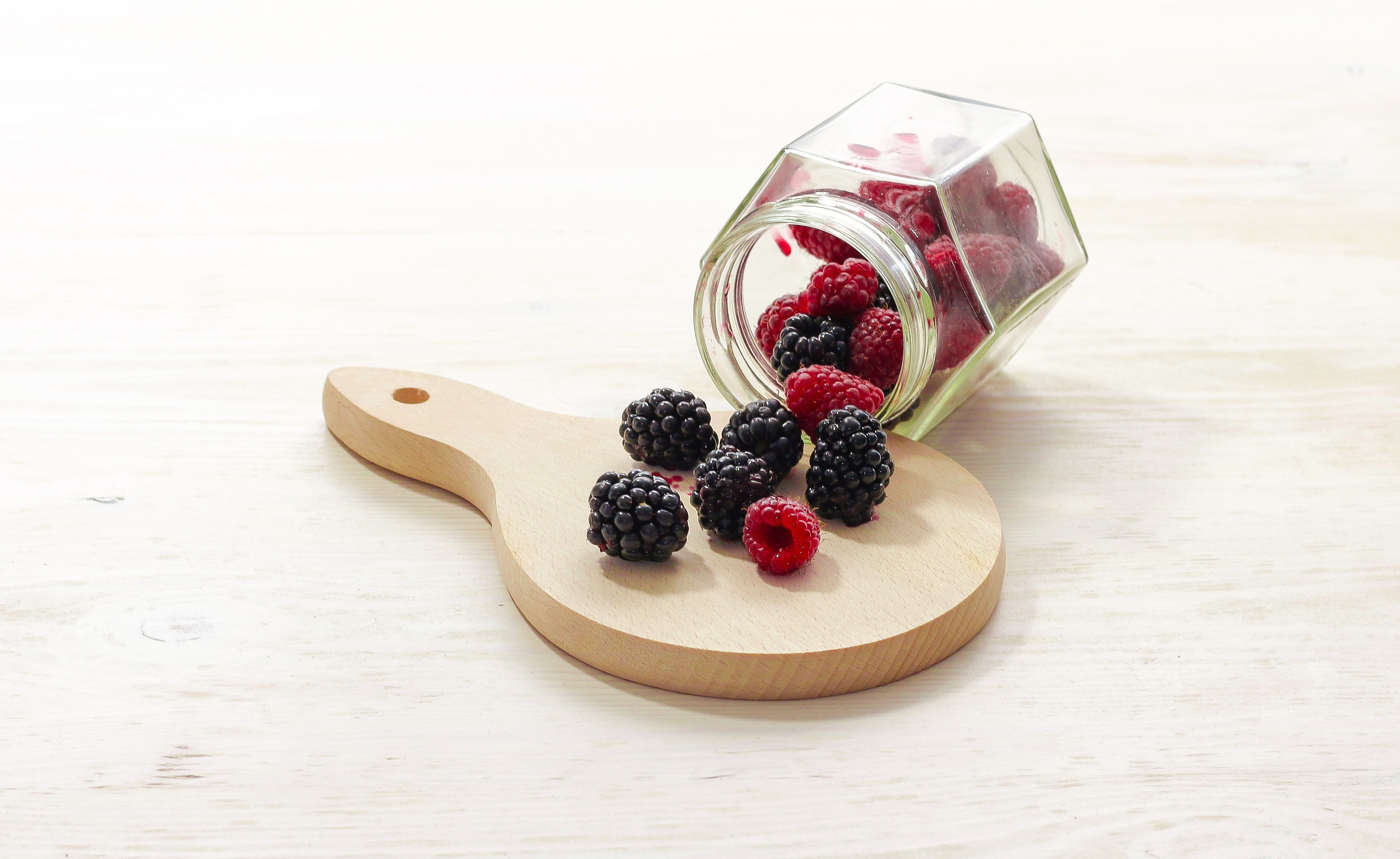 berries - fruit- health benefits - antioxidants - free radicals - nutritional information - nutrition - healthy food - organic fruit - strawberries - summer fruit