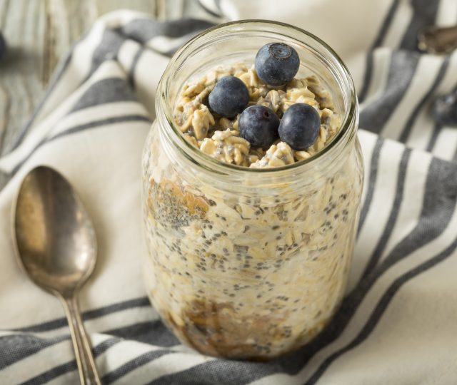 overnight oatmeal - breakfast - organic breakfast - easy breakfast recipe - healthy recipe - oatmeal - slow cooker