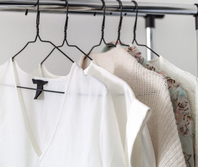 cleaning our your closet - cleaning - declutter - minimalism - clothes donation - capsule wardrobe - less is more