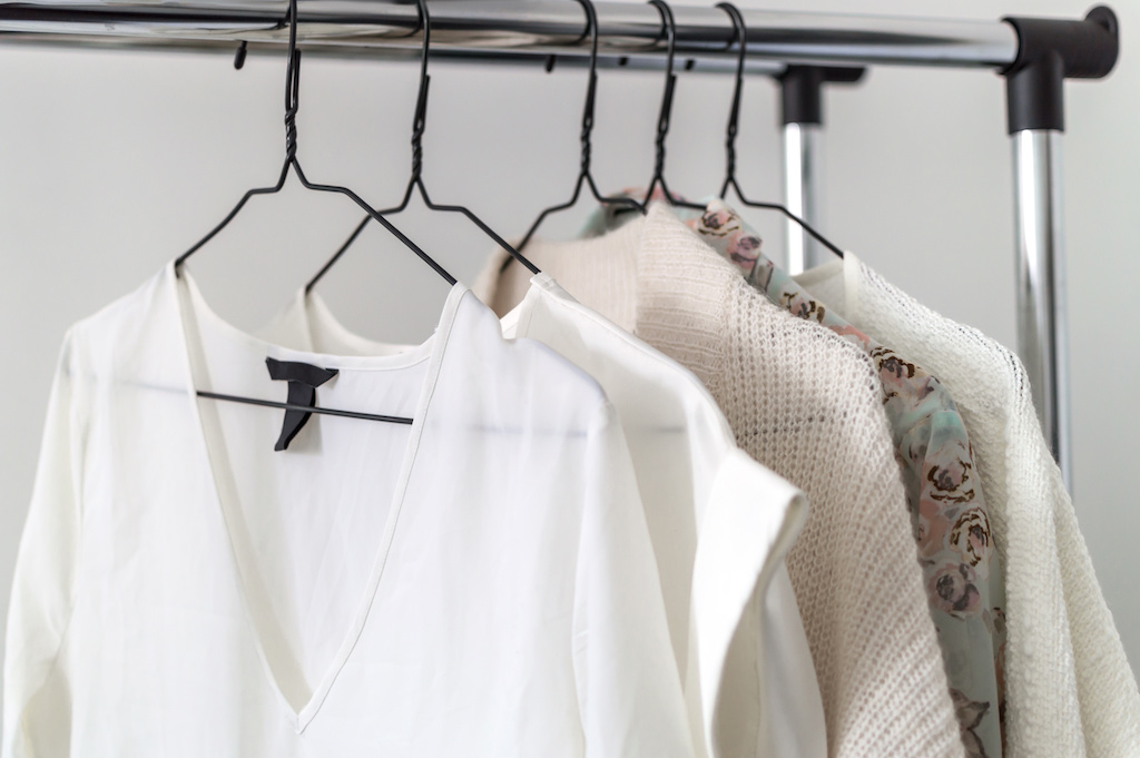 cleaning our your closet - cleaning - declutter - minimalism - clothes donation - capsule wardrobe - less is more
